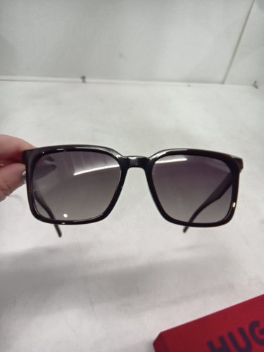 unisex hugo eyewear polarized sunglasses  - black frame/ grey lense (model:  hg 1327) image 3