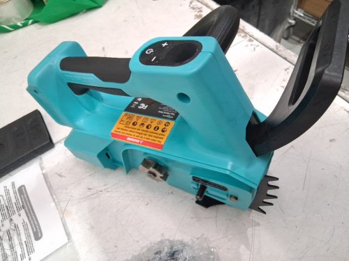 YARDCARE Electric CORDLESS Chainsaw TOP HAND SAW WITH BATTERY & CHARGER  - led display-12" blade - 18V - BLACK/BLUE (MODEL: BTCS20012) image 7