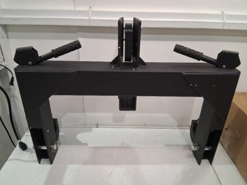 garvee 3 point quick hitch adaptor for category 1-2 tractors - 28" x 15"-18" x 2" - 3000lbs max - black (model: frsspf-0082) image 3