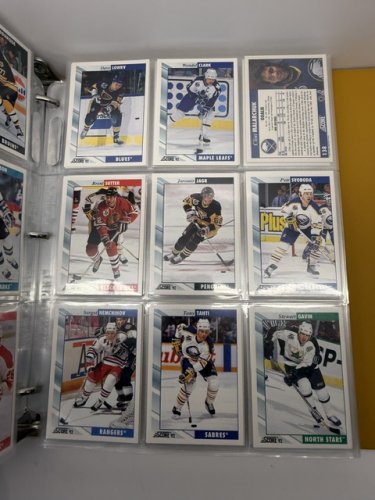 550 APPROX ASSSTD SCORE 1992 HOCKEY NHL CARDS image 18