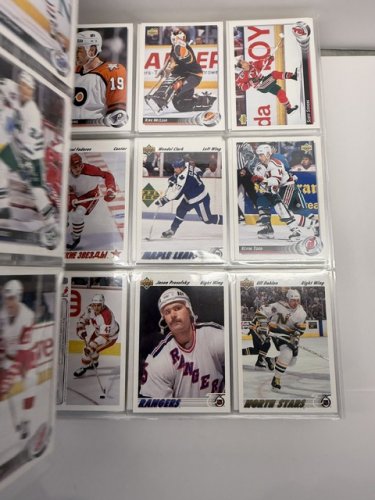 1300+ APPROX ASSSTD 1991/92/93 NHL UPPER DECK HOCKEY CARDS IN ENGLISH AND FRENCH VERSIONS image 46