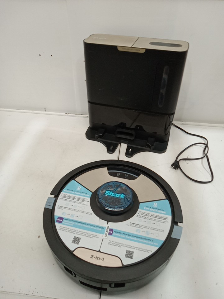 Shark matrix plus 2-in-1 Robot Vacuum and Mop with XL HEPA Self-Empty Base, Bagless, 60-Day Capacity & Matrix Clean Navigation - black/gold (model: aV2610bfca/rv2600ca) image 3