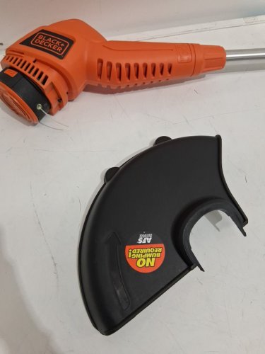 BLACK + DECKER 2-IN-1 CORDed STRING TRIMMER AND EDGER KIT- 13" CUT SWATH - orange/black (MODEL: st7700) image 4