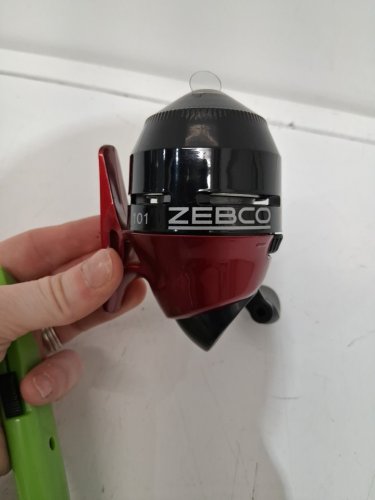 Zebco 101 Spincast Reel - size 20 - red image 2