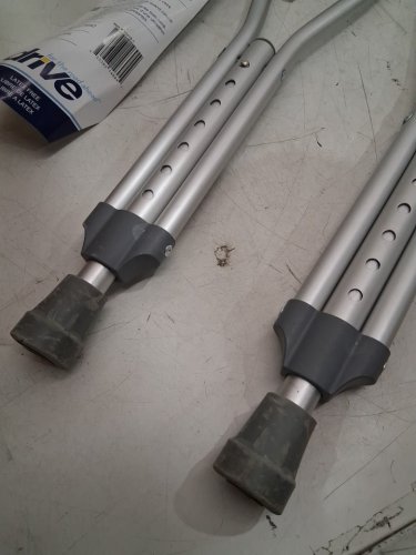 YOUTH'S DRIVE MEDICAL UNIVERSAL PUSH BUTTON ALUMINUM CRUTCHES - 4FT - 4FT 6" Height - SILVER (MODEL: 10416-1) image 4