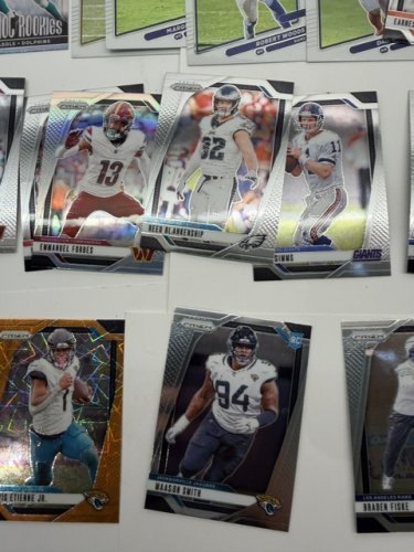 95 ASSTD FOOTBALL CARDS image 5