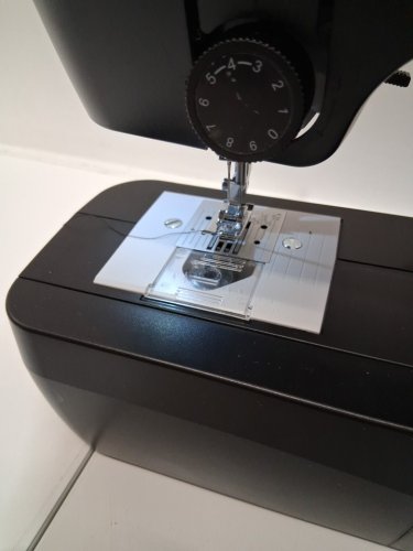 SINGER LIGHTWEIGHT & PORTABLE SEWING MACHINE WITH 45 STITCH APPLICATIONS - BLACK (MODEL: M1150) image 13