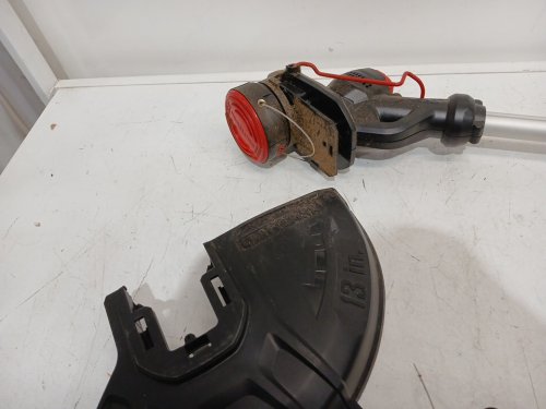 CRAFTSMAN Weedwacker V20 Cordless String Trimmer with 13-in Cutting Radius, Automatic Line Feed - black and red - (model:CMCST900D1) image 3