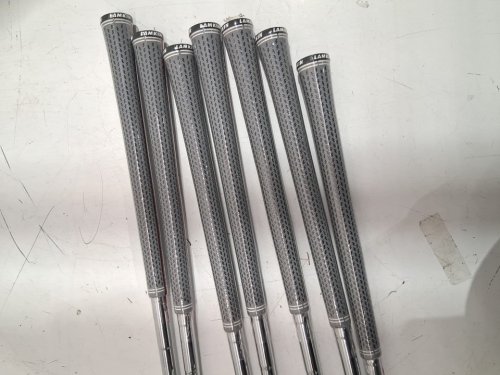 7PC Kirkland Signature Elevate 115 R Flex Right Handed Golf Clubs - 38" - Grey Handle (MODEL: 1740668) image 4
