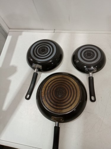 3pc T-fal Elite ceramic non-stick skillet set - 8"/9.75"/11.25" - Black/red (model: 8899888) image 2