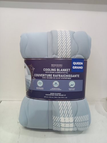 BERKSHIRE lightweight cooling blanket - queen- blue/WHITE (model: 1986201) image 2