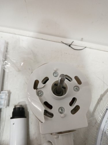Tooltech 3-Speed oscillating pedestal fan - 16" - white (model: 100077) image 4