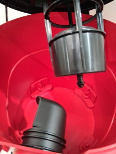 CRAFTSMAN 34 Litre (9 Gallon) 4.25 Peak HP Wet/Dry SHOP Vacuum with Attachments- BLACK/RED (MODEL: CMXEVBE17590) image 9