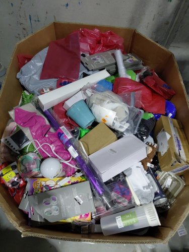 assorted MIXED item MYSTERY PALLET - VARIOUS PRODUCTS - aprox 300+ - (pallet #31) image 3