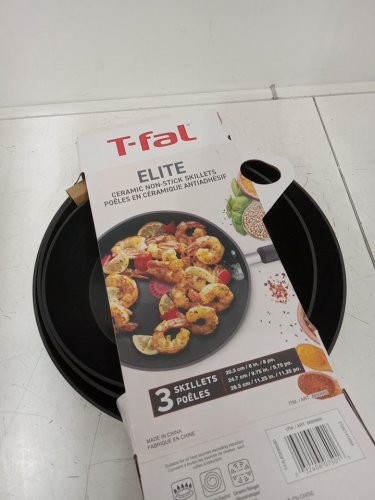 3pc T-fal Elite ceramic non-stick skillet set - 8"/9.75"/11.25" - Black/red (model: 8899888) image 2