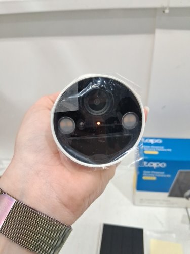 TP-LINK TAPO SOLAR-POWERED SECURITY CAMERA KIT - 2K WIRELESS BATTERY CAMERA WITH SOLAR PANEL AND BASE, WORKS WITH ALEXA AND GOOGLE - WHITE (MODEL: TAPO C410 KIT) image 3