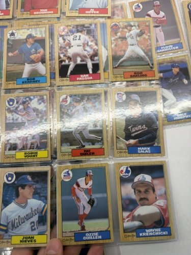 380 APPROX ASSSTD O-PEE-CHEE 1987 BASEBALL CARDS image 3