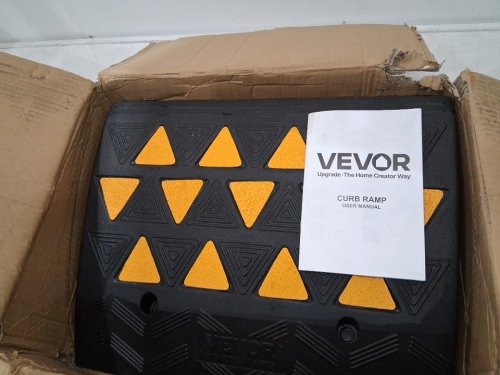 VEVOR NON-SLIP HIGH-VISIBILITY RUBBER CURB RAMP - 6" X 14.5" X 19.5"- BLACK/YELLOW (MODEL: KR-05) image 3