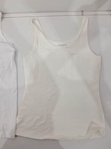 2 ASSORTED WOMEN'S TANK TOPS - MEDIUM  - TUFF ATHLETICS / FRANK AND OAK - white/off white image 4
