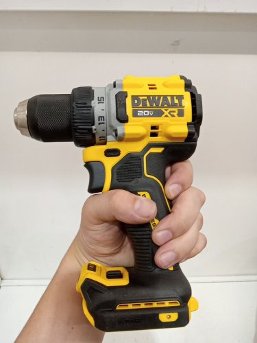 Dewalt 20V Max Brushless Compact 1/2" Drill/Driver with Metal Chuck And Led Light - Tool Only (Model: DCD800) image 4