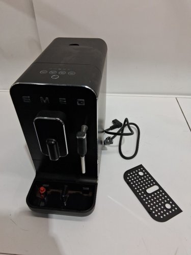 SMEG AUTOMATIC ESPRESSO COFFEE MACHINE WITH BUILT-IN COFFEE GRINDER & STEAM WAND - 8-CUP CAPACITY - FULL BLACK (MODEL: BCC12FBMUS) image 3