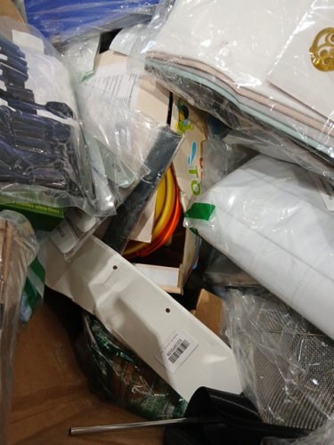 assorted MIXED item MYSTERY PALLET - VARIOUS PRODUCTS - aprox 300+ - (pallet #24) image 8