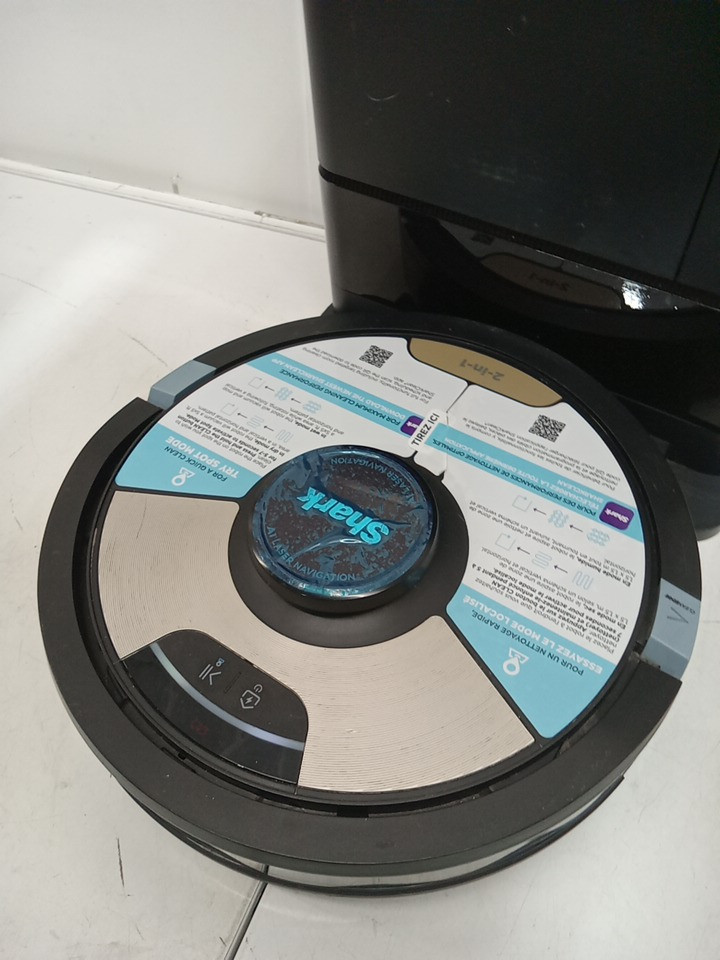 Shark matrix plus 2-in-1 Robot Vacuum and Mop with XL HEPA Self-Empty Base, Bagless, 60-Day Capacity & Matrix Clean Navigation - black/gold (model: aV2610bfca/rv2600ca) image 21