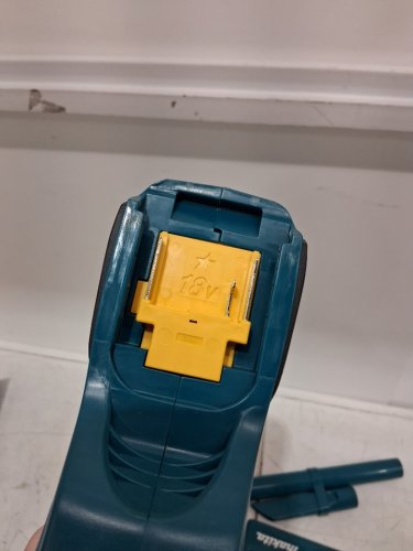 MAKITA LXT CORDLESS VACUUM CLEANER *TOOL ONLY* - 18V/46CFM/3.6KPA - 650ML CAPACITY - BLUE (MODEL: DCL180ZX) image 4