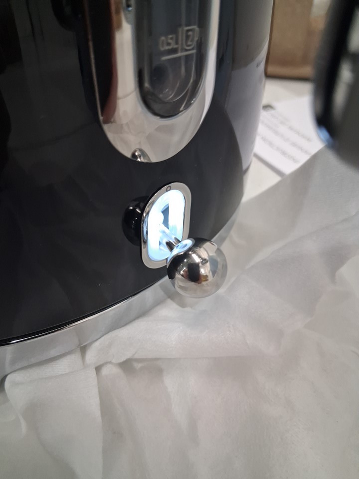 SMEG retro style cordless electric kettle with automatic shut off & built in filter - 1.7L - BLACK (model: klf03blus) image 3