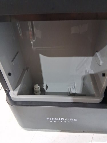 Frigidaire Gallery 38 lbs. Countertop Nugget Ice Maker-easy crush ice-Black (model: efic264-black) image 11