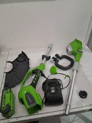 GREENWORKS LITHIUM ION CORDLESS STRING LAWN TRIMMER - 40V - 13" PATH - GREEN (MODEL: STF305) image 3