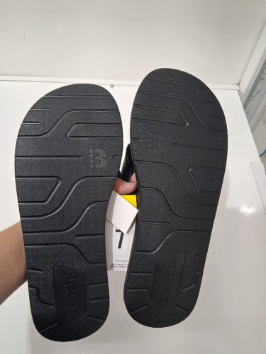 men's Bench Comfort Flip Flops - size 7 - black (style:1872037) image 4