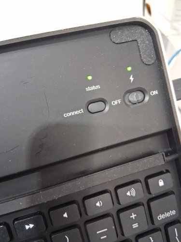 logitech wireless keyboard case - fits ipad 2-4 - black/silver (Model : 920003402) image 4