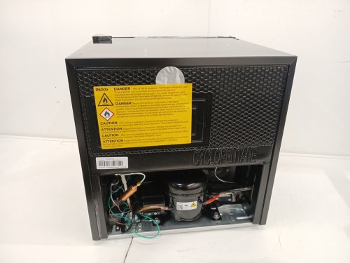 MIDEA COMPACT SINGLE-DOOR MINI REFRIGERATOR - 1.6 Cu.FT - BLACK (MODEL: WHS-65LB1) image 6