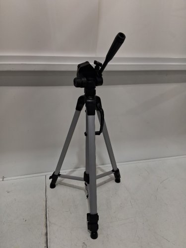 AMAZONBASICS LIGHTWEIGHT TRIPOD WITH BAG - 60" - SILVER/BLACK (MODEL: WT3540/B005KP473Q) image 4
