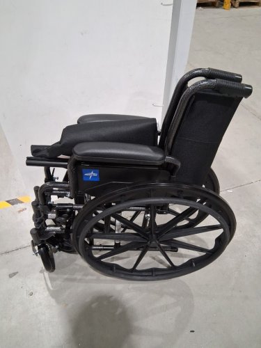 MEDLINE GUARDIAN K1 WHEELCHAIR - 300LB CAP - BLACK (MODEL: K1166N22S) image 3
