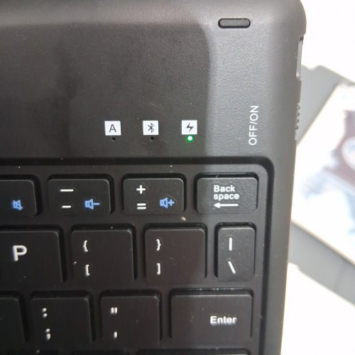 TARGUS PRO-TEK UNIVERSAL BLUETOOTH KEYBOARD CASE - 9.5-11.5" TABLETS - BLACK (MODEL: AKB861A) image 3