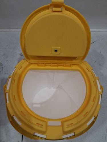 frabill Aerated Bait Bucket - 1.3 gallon capacity - yellow/white (model: 4823) image 3