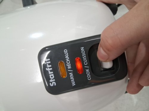 STARFRIT ELECTRIC RICE COOKER - 6 CUP CAPACITY - WHITE (MODEL: 024734) image 4