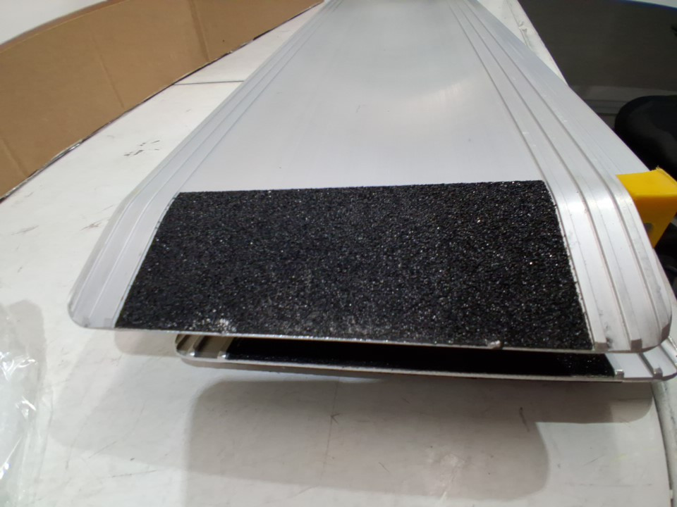2pc costway comstrom adjustable VEHICLE non-skid telescoping wheelchair ramp, extends to 7ft long, 600lb capacity (model: at4649) image 6