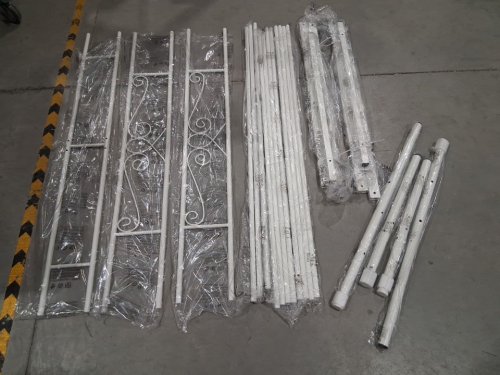 Yaheetech Flower Design Metal Bed Frame - Queen - White (Model: 601492) image 3