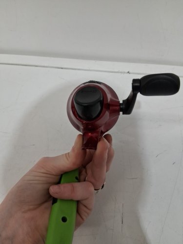 Zebco 101 Spincast Reel - size 20 - red image 3