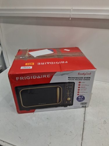 FRIGIDAIRE RETRO MICROWAVE OVEN - 0.7CU.FT - 700W - RETRO BLACK/GOLD (MODEL: EMW788-BLACKGLD) image 2