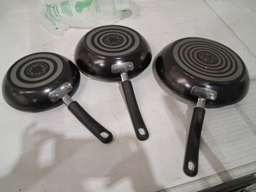 3pc tfal ceramic non-stick skillet set - 8'', 9'', 11'' - black/red (Model :  8899888) image 3