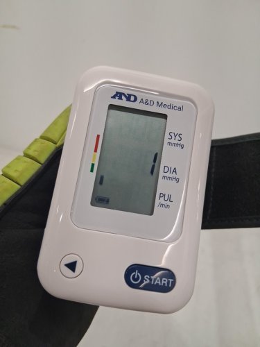 LIFE SOURCE A&D MEDICAL ESSENTIAL WRIST BLOOD PRESSURE MONITOR - white (model: ub-525cn) image 4