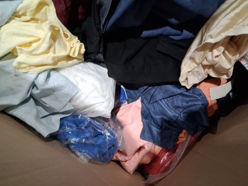 assorted MIXED Clothes MYSTERY PALLET - VARIOUS clothes and sizes - aprox 300+ (PALLET #3) image 10