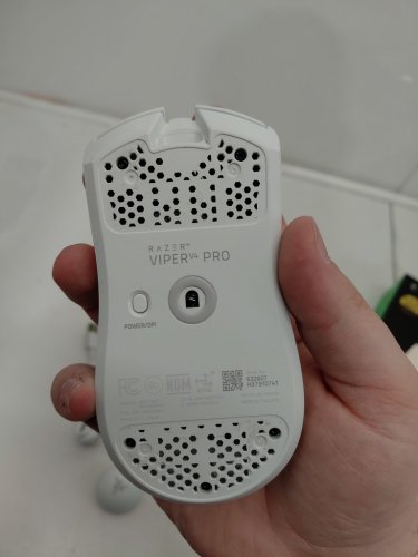 Razer Viper V4 Pro 50000 DPI Wireless Gaming Mouse - White image 3