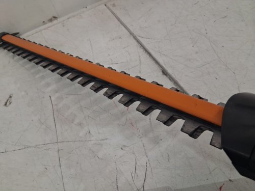 WORX POWER SHARE 2-IN-1 EXTENDABLE CORDLESS HEDGE TRIMMER - 20" BLADE/20V - ORANGE (MODEL: WG252) image 4