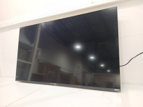 Philips 4K UHD QLED Roku Smart TV - 50" (Model: 50PQL7676) image 3