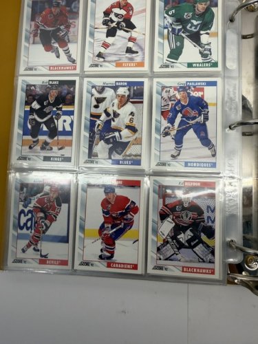 550 APPROX ASSSTD SCORE 1992 HOCKEY NHL CARDS image 12